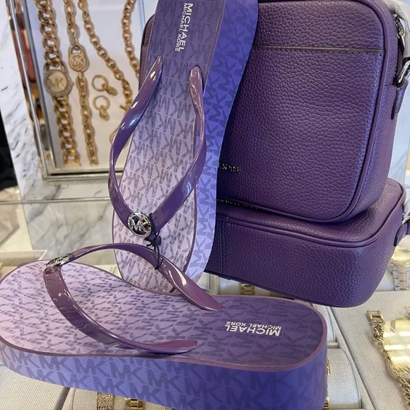 Michael Kors BEDFORD FLIP FLOP
PVC/OMBRE MK SIG
Platform Sandals 
Dark Purple - Picture 15 of 16